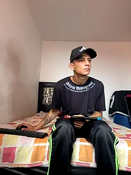 Snapshot of andrewcoopper1 chatting on September 2025 04:01:02 PM andrewcoopper1 online show from September 2025 04:01:02 PM