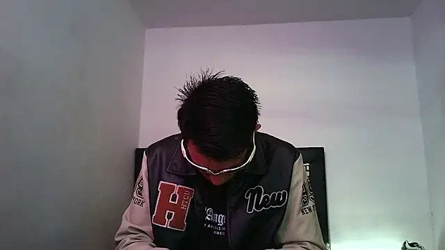 Snapshot of andrewcoopper1 chatting on February 2026 01:16:01 PM andrewcoopper1 online show from February 2026 01:16:01 PM