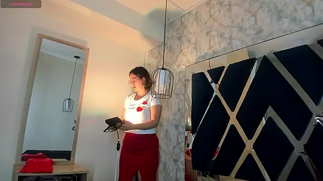 Luciifeer  online show from November 2025 06:26:01 PM