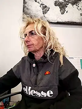 clarabell4 online show from March 2026 09:13:01 AM