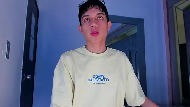 Snapshot of Sebax_Young chatting on May 2026 09:10:01 PM Sebax Young online show from May 2026 09:10:01 PM