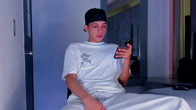 Snapshot of Sebax_Young chatting on May 2026 08:47:02 PM Sebax Young online show from May 2026 08:47:02 PM
