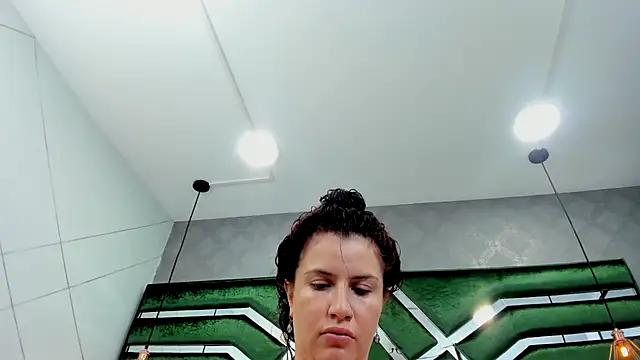 Snapshot of ThaliaCross chatting on September 2025 08:01:02 PM ThaliaCross online show from September 2025 08:01:02 PM