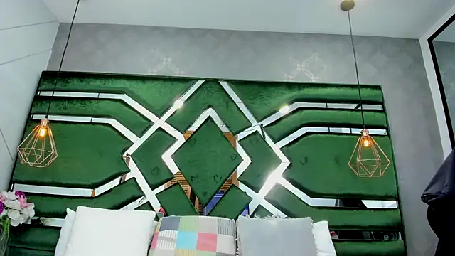 Snapshot of ThaliaCross chatting on October 2025 08:07:02 PM ThaliaCross online show from October 2025 08:07:02 PM