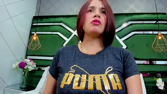 Snapshot of ThaliaCross chatting on October 2025 08:00:02 PM ThaliaCross online show from October 2025 08:00:02 PM