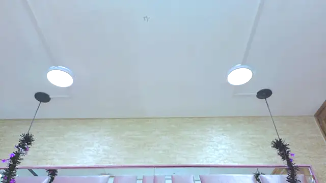 Snapshot of ThaliaCross chatting on November 2025 08:08:01 PM ThaliaCross online show from November 2025 08:08:01 PM