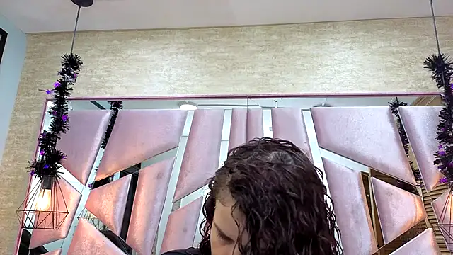 Snapshot of ThaliaCross chatting on November 2025 07:46:02 PM ThaliaCross online show from November 2025 07:46:02 PM