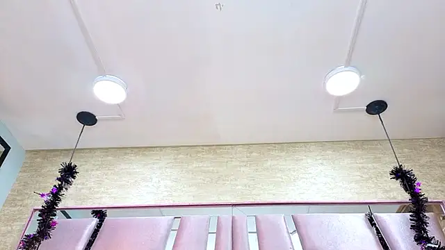 Snapshot of ThaliaCross chatting on November 2025 08:08:01 PM ThaliaCross online show from November 2025 08:08:01 PM