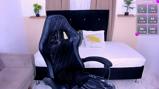 Sarah Brooke online show from October 2025 07:10:02 PM