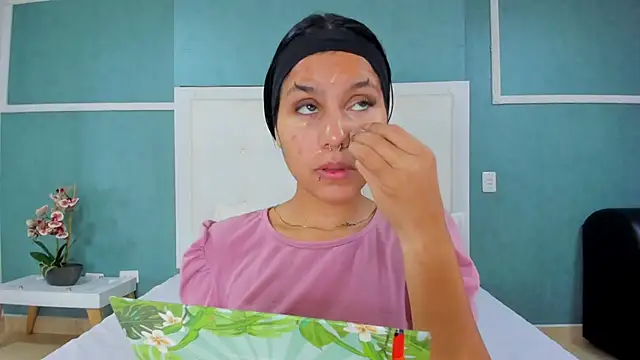 ania gomez online show from October 2025 12:47:01 PM