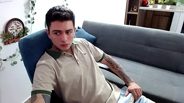Snapshot of santii_ss chatting on April 2026 04:52:01 PM santii ss online show from April 2026 04:52:01 PM