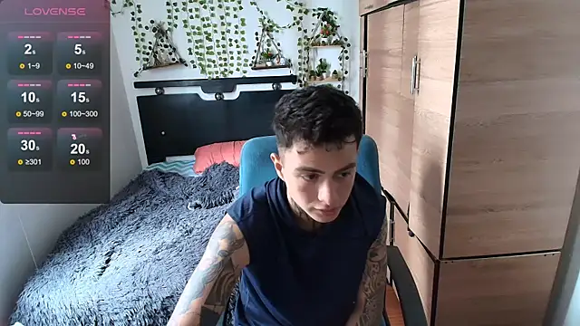 Snapshot of santii_ss chatting on April 2026 05:01:02 PM santii ss online show from April 2026 05:01:02 PM