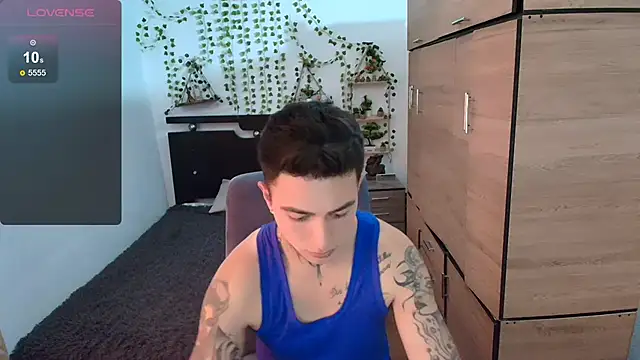 Snapshot of santii_ss chatting on April 2026 03:50:01 PM santii ss online show from April 2026 03:50:01 PM