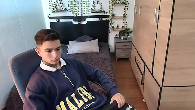 Snapshot of santii_ss chatting on May 2026 02:11:01 PM santii ss online show from May 2026 02:11:01 PM