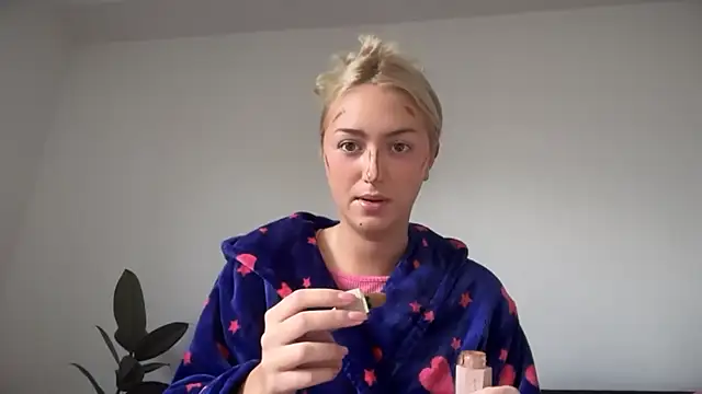 Snapshot of Kitty_Swetty chatting on October 2025 08:55:01 AM Kitty Swetty online show from October 2025 08:55:01 AM