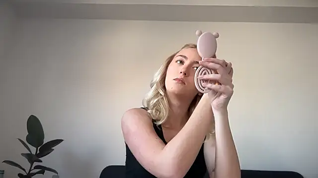 Kitty Swetty online show from March 2026 02:02:02 PM