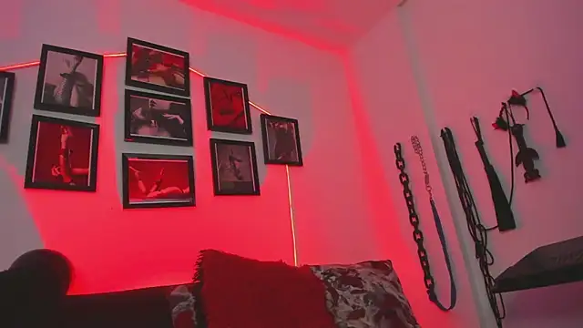 MistressNyx cg online show from December 2025 03:43:01 PM