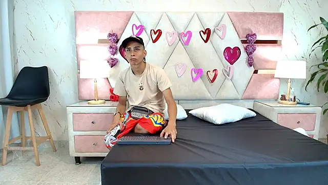 Snapshot of Zoelucas chatting on September 2025 07:06:02 PM Zoelucas online show from September 2025 07:06:02 PM