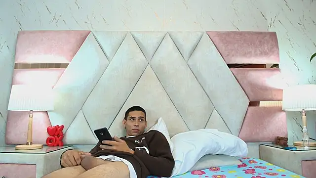 Snapshot of Zoelucas chatting on October 2025 11:42:01 AM Zoelucas online show from October 2025 11:42:01 AM