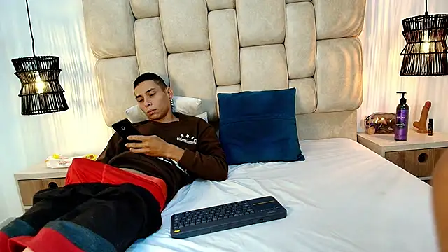 Snapshot of Zoelucas chatting on December 2025 11:48:01 AM Zoelucas online show from December 2025 11:48:01 AM