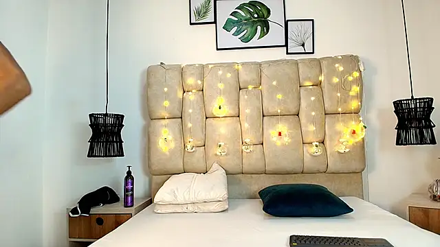 Snapshot of Zoelucas chatting on December 2025 12:03:02 PM Zoelucas online show from December 2025 12:03:02 PM