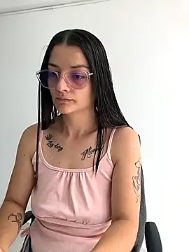 Coralinne   online show from April 2026 03:31:02 PM