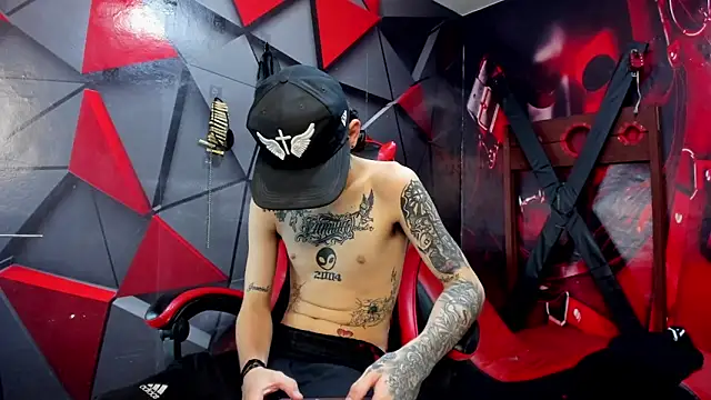 StraightBoy Nick online show from October 2025 01:17:01 AM