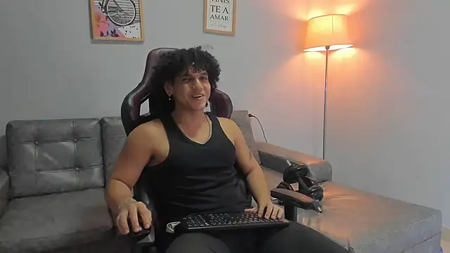 Xfire boy69 online show from September 2025 08:09:02 PM