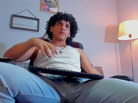 Xfire boy69 online show from September 2025 04:12:01 PM