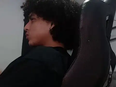 Xfire boy69 online show from October 2025 04:24:01 AM