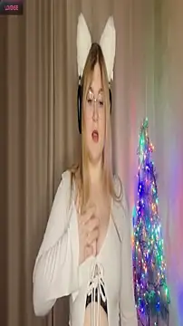 Snapshot of Monahosks chatting on February 2026 05:33:01 PM Monahosks online show from February 2026 05:33:01 PM