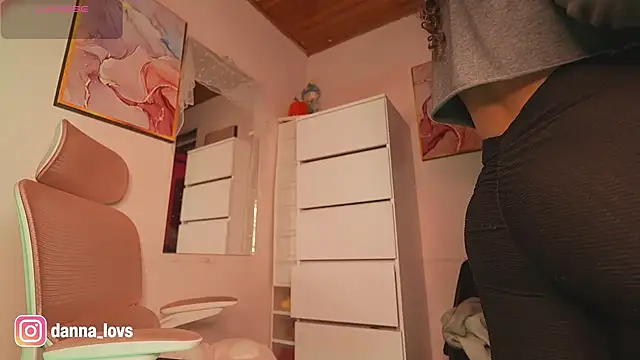 Dannaa Lovs online show from October 2025 05:12:02 PM