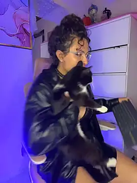 Dannaa Lovs online show from October 2025 05:33:01 PM