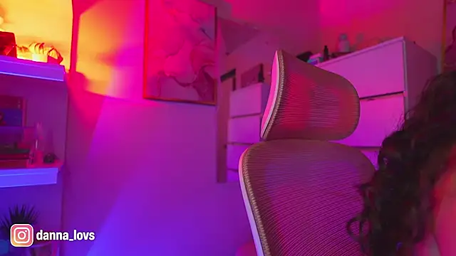 Dannaa Lovs online show from November 2025 06:30:02 PM