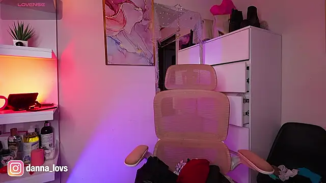 Dannaa Lovs online show from March 2026 02:53:01 PM