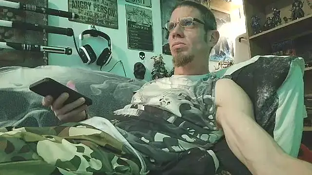 Snapshot of TomXXII chatting on October 2025 02:48:01 AM TomXXII online show from October 2025 02:48:01 AM