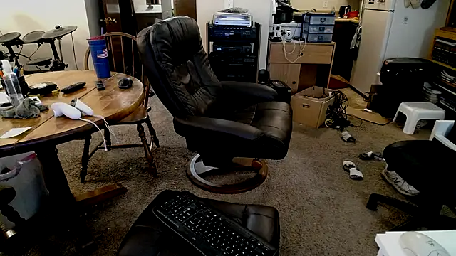 Snapshot of havethickcock chatting on October 2025 03:42:01 AM havethickcock online show from October 2025 03:42:01 AM