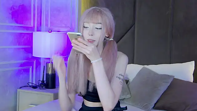 Evelyn Neal online show from October 2025 04:04:02 PM