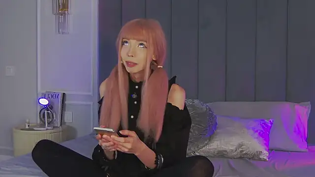 Evelyn Neal online show from October 2025 04:26:01 PM