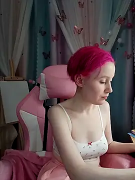 Snapshot of Fuzzy_Unicorn chatting on November 2025 07:08:02 PM Fuzzy Unicorn online show from November 2025 07:08:02 PM