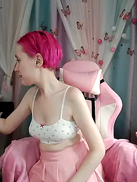 Snapshot of Fuzzy_Unicorn chatting on December 2025 07:43:01 PM Fuzzy Unicorn online show from December 2025 07:43:01 PM