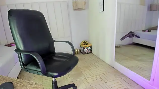 Snapshot of veronica_b07 chatting on September 2025 03:13:01 PM veronica b07 online show from September 2025 03:13:01 PM