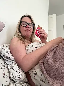 SuzieSub online show from April 2026 08:15:01 AM