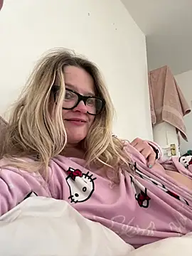 SuzieSub online show from April 2026 08:23:01 AM