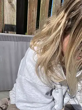 SuzieSub online show from April 2026 09:24:01 AM