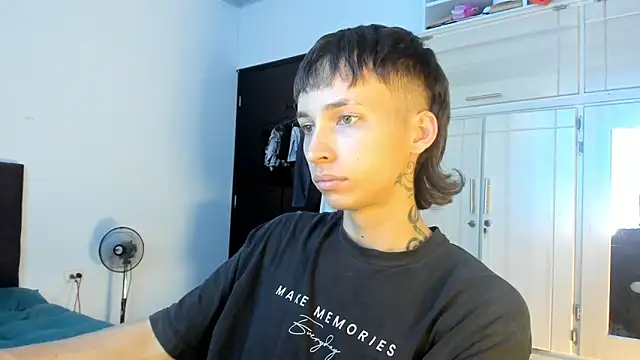 Snapshot of spacehumanz chatting on February 2026 06:03:01 PM spacehumanz online show from February 2026 06:03:01 PM