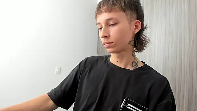 Snapshot of spacehumanz chatting on February 2026 07:01:02 PM spacehumanz online show from February 2026 07:01:02 PM