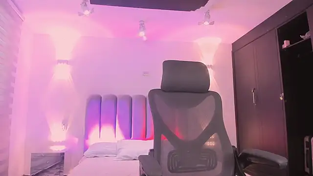 AlliceLover online show from November 2025 12:04:01 PM