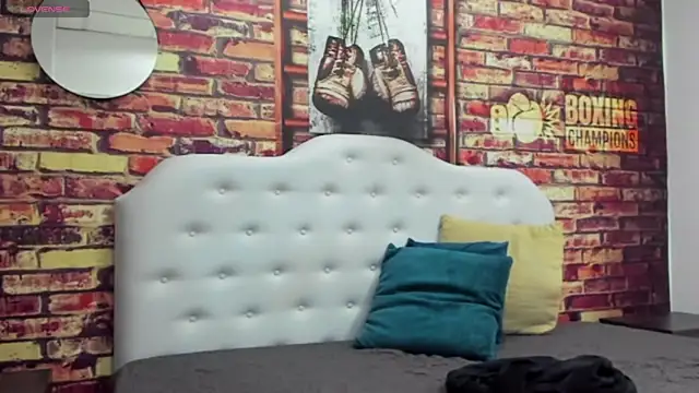 Ian1  online show from November 2025 12:44:02 PM