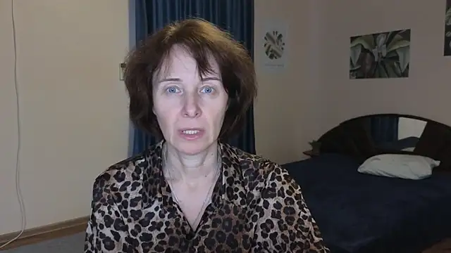 Lia Tito online show from November 2025 05:28:02 AM